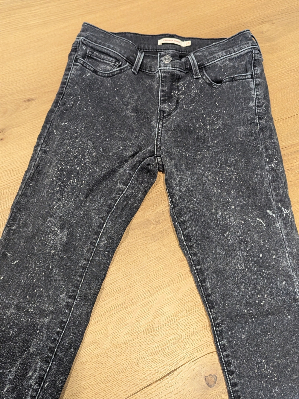 Levi's Women’s Black Acid-Wash Skinny Jeans - Picture 8 of 11